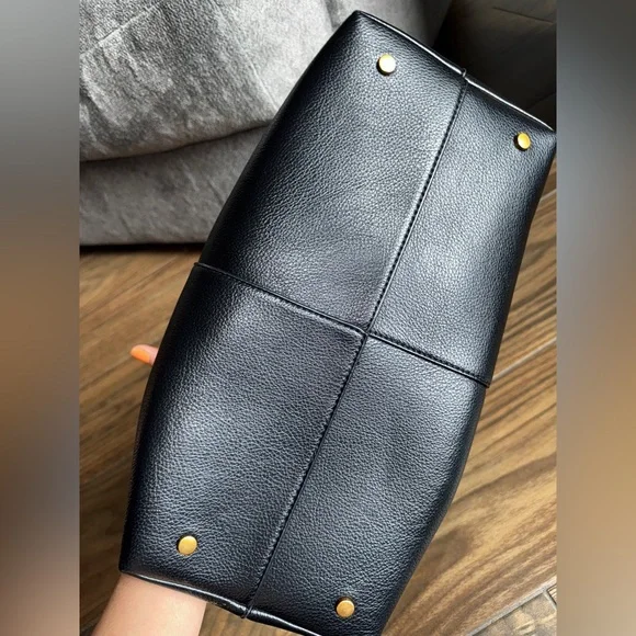 Black Shoulder Bag with Hidden Double Magnetic Folding Top Closure - Picture 4 of 5